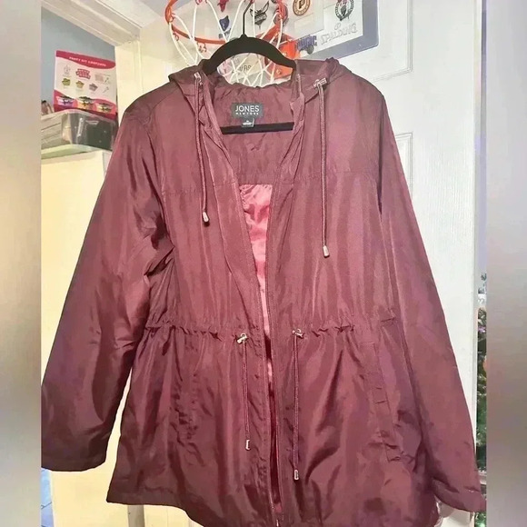 Jones New York Burgundy Hooded windbreaker Jacket - Size XL (Like New) - Picture 3 of 4